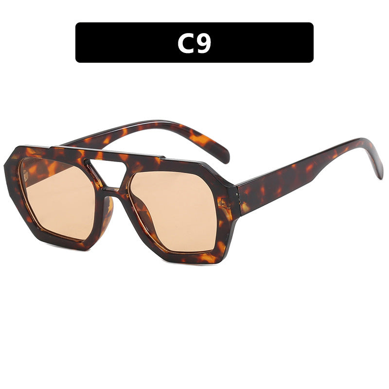 Oversized Leopard Frame Sunglasses – Trendy Summer Shades for Women, Perfect for Beach & Vacation Style