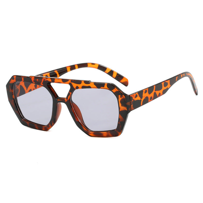 Oversized Leopard Frame Sunglasses – Trendy Summer Shades for Women, Perfect for Beach & Vacation Style
